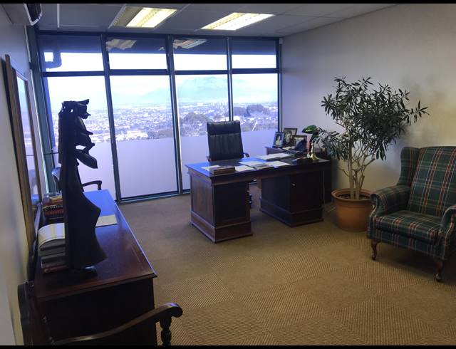 83M² OFFICE TO LET IN PLATTEKLOOF